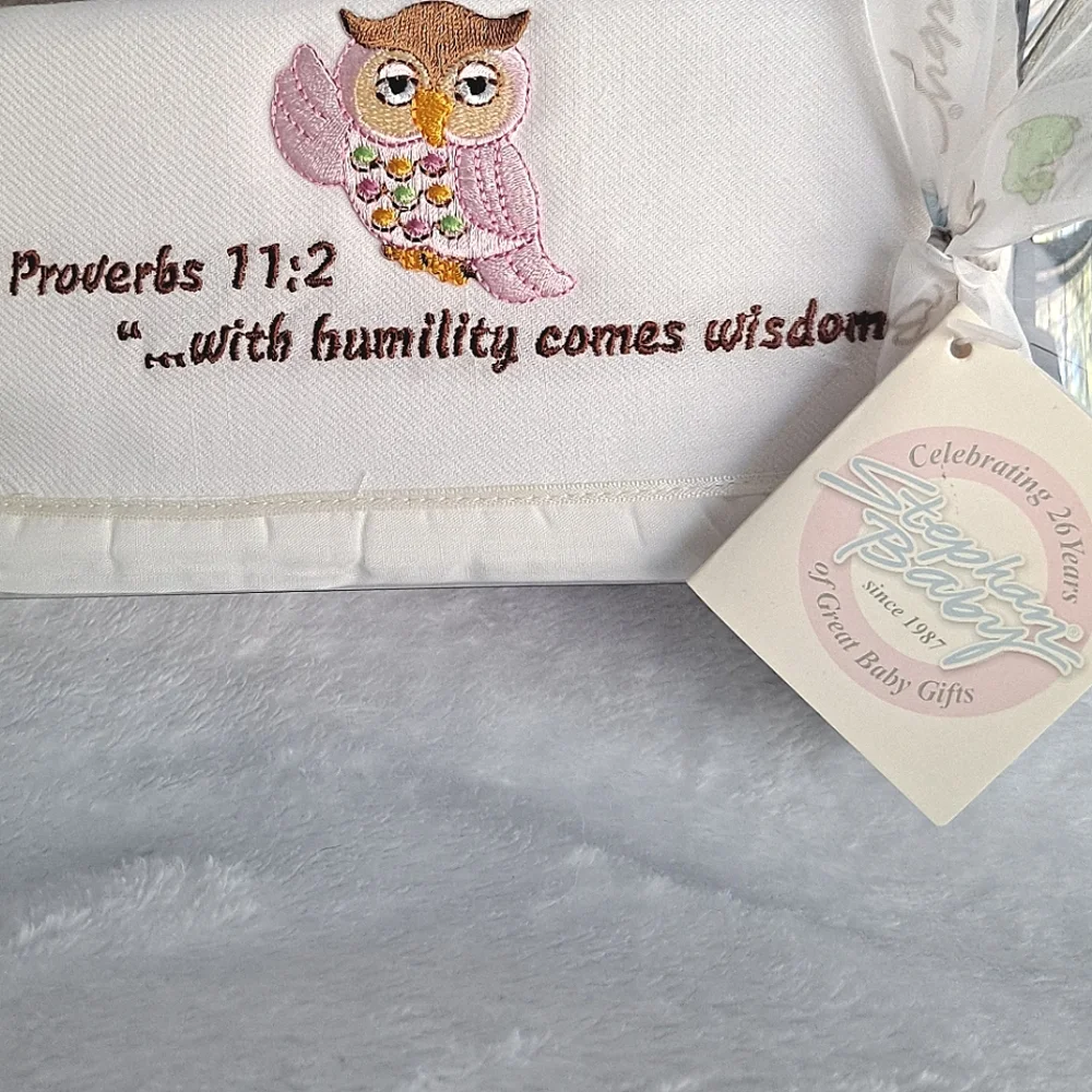 👶 Burping Pad With Scripture And Pink Owl Rattle Socks Set - Picture 4 of 6